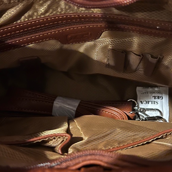 Antiqued Brown Leather Madi Claire Top Handle & Crossbody Handbags 👜 - Picture 4 of 8